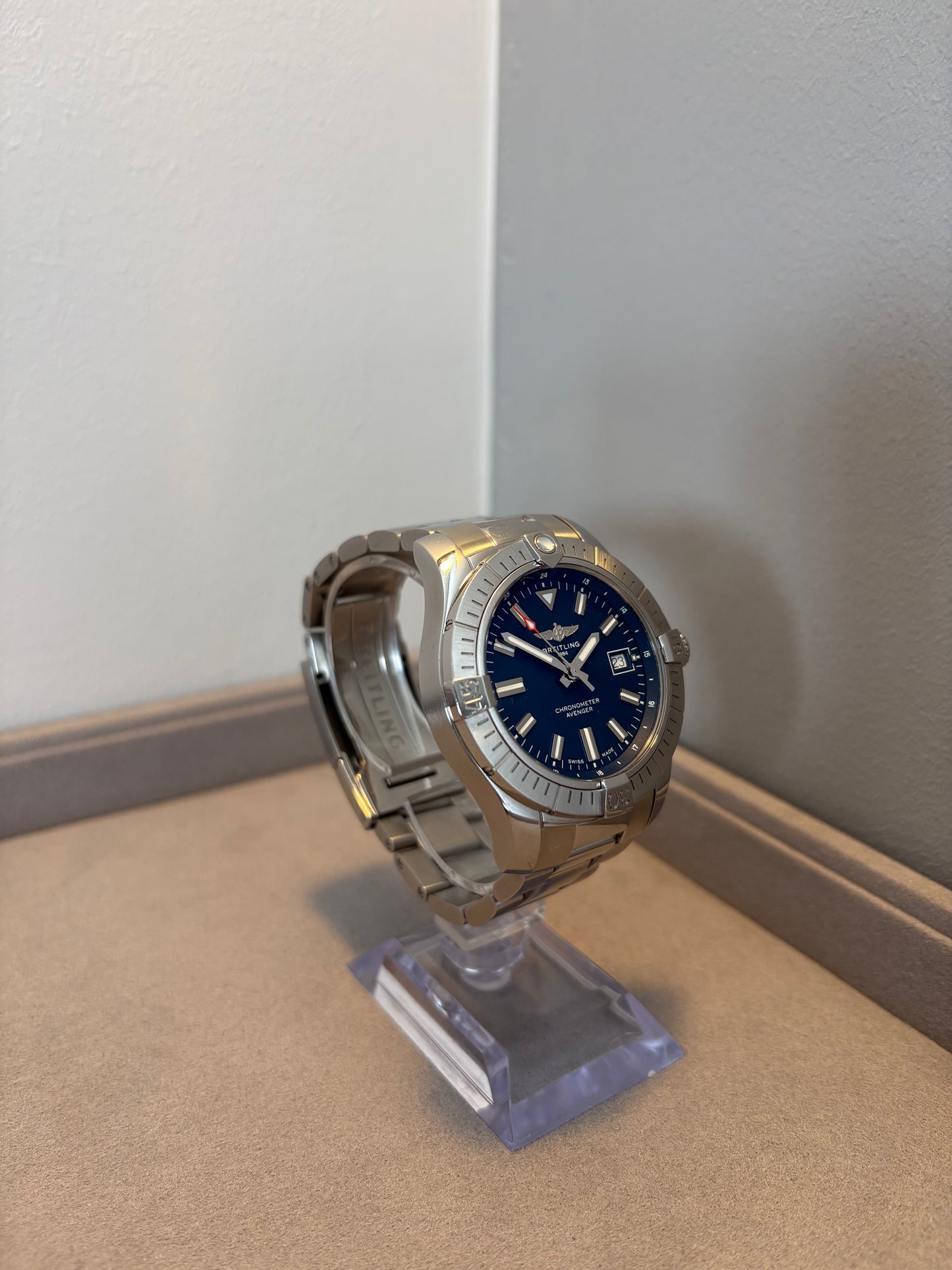 Breitling Avenger 43